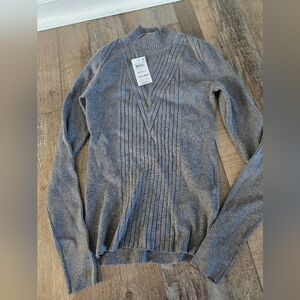 Gray Turtleneck Sweater with Ribbed Knit Design and Long Sleeves